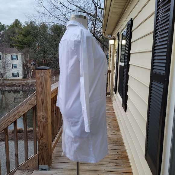 Dr. James - Unisex Lab Coat with Smartphone & Tablet Pockets - Picture 6 of 10